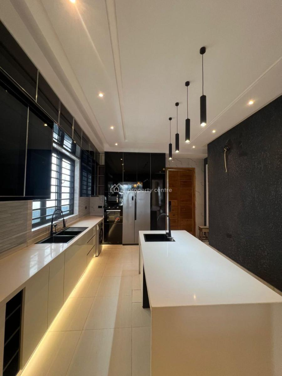 Exquiste 5 Bdrm Duplex in a Good Area, Lekki, Lagos, Detached Duplex for Sale