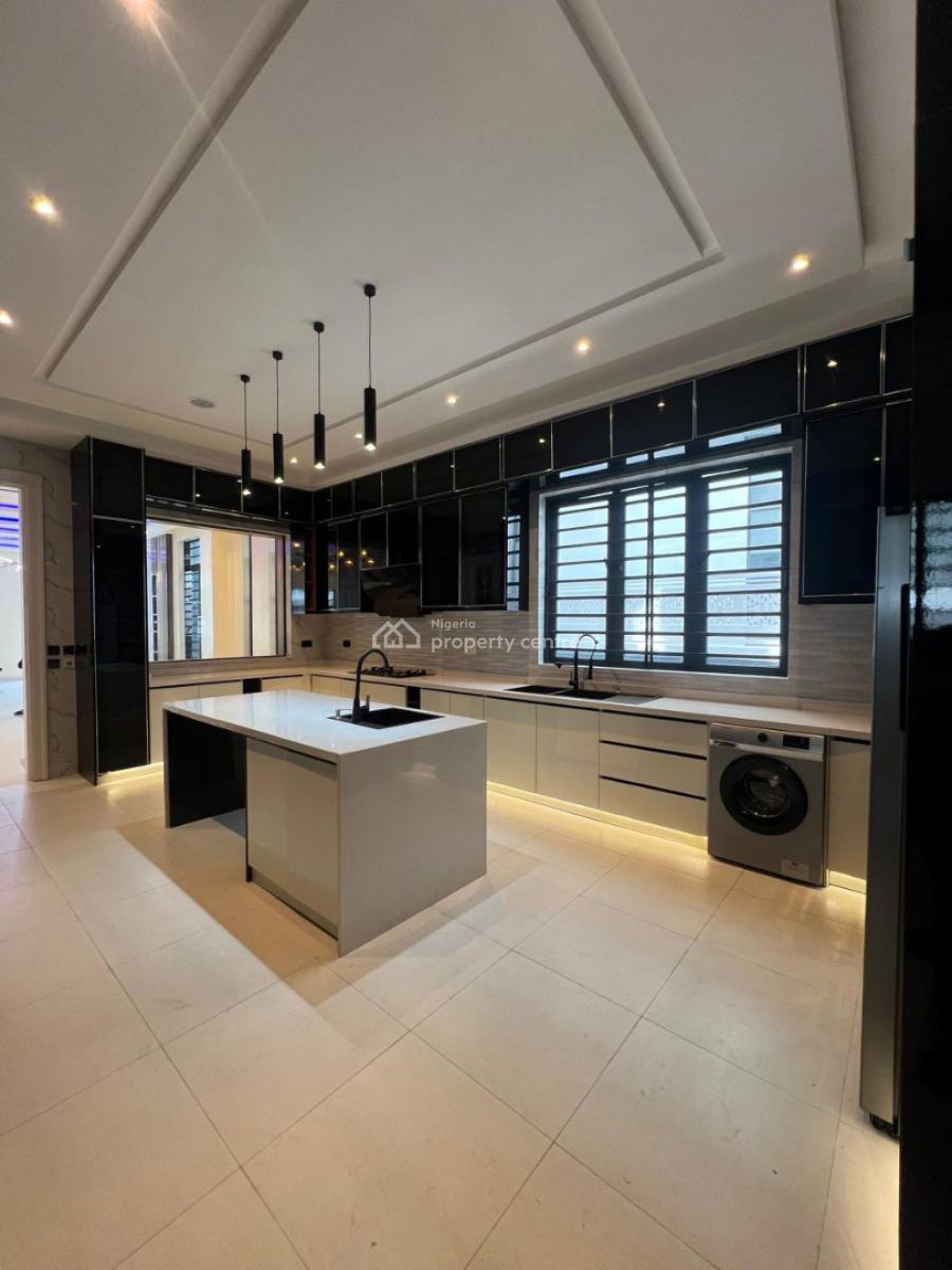 Exquiste 5 Bdrm Duplex in a Good Area, Lekki, Lagos, Detached Duplex for Sale