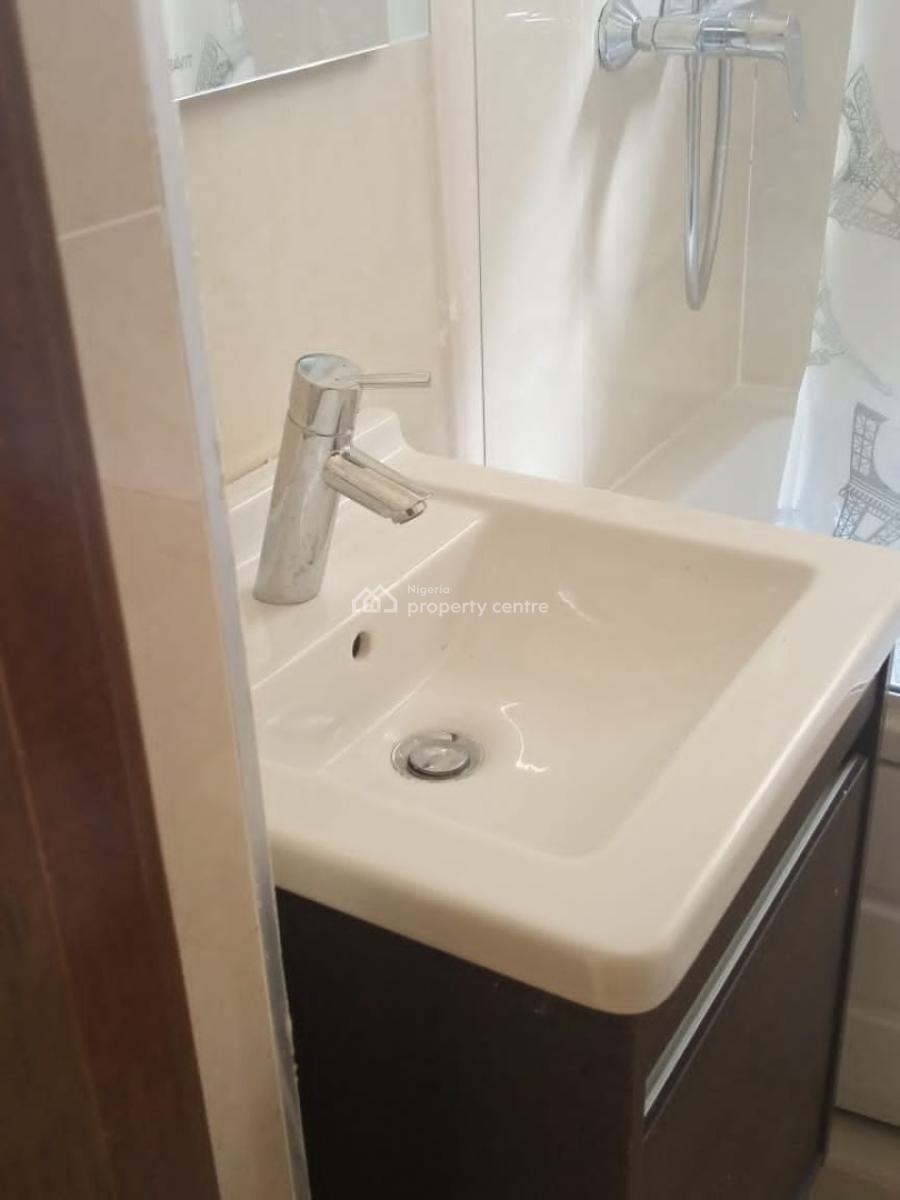 Serviced with 24/7 Power 2 Bedroom En-suite Sizeable Flat, Ikoyi, Lagos, Flat / Apartment for Rent