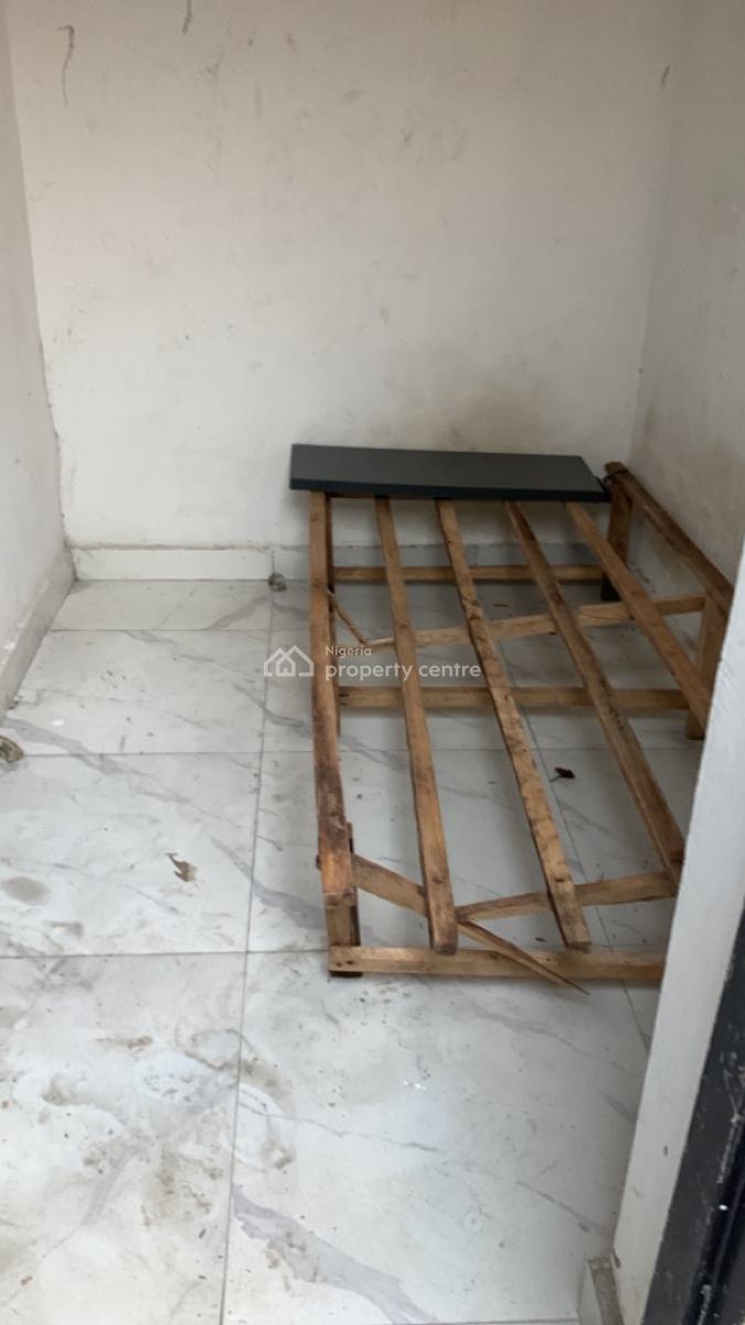 Luxury and Very Spacious Single Bedroom (b.q), Fully Serviced, The River Side Estate, Orchid Road, Lekki Expressway, Lekki, Lagos, Self Contain (single Rooms) for Rent