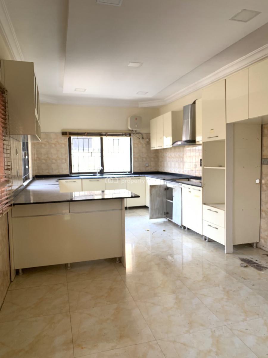 Exclusive Renovated 6 Bedroom Fully Detached Duplex with Bq, Vgc, Lekki, Lagos, Terraced Duplex for Rent