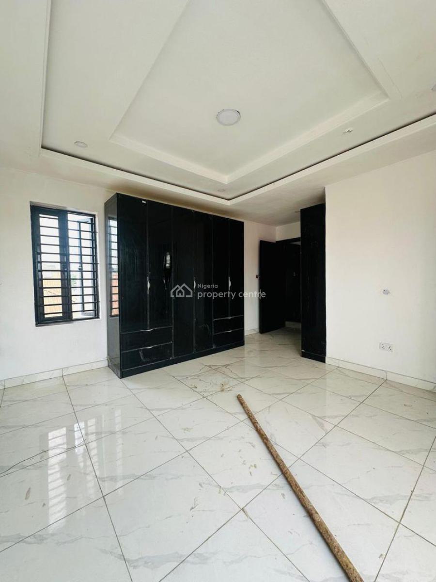 Elegant 2 Bedroom Apartment in a Prime Area in Suitable for Investment, Maryland, Lagos, Flat / Apartment for Sale