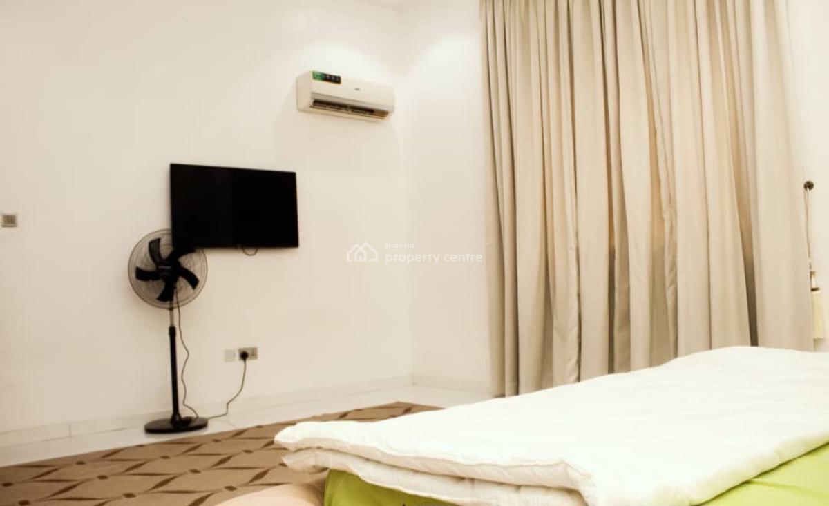 Aesthetically Structured 3 Bedroom Apartment Available, Lekki Phase 1, Lekki, Lagos, Flat / Apartment for Rent