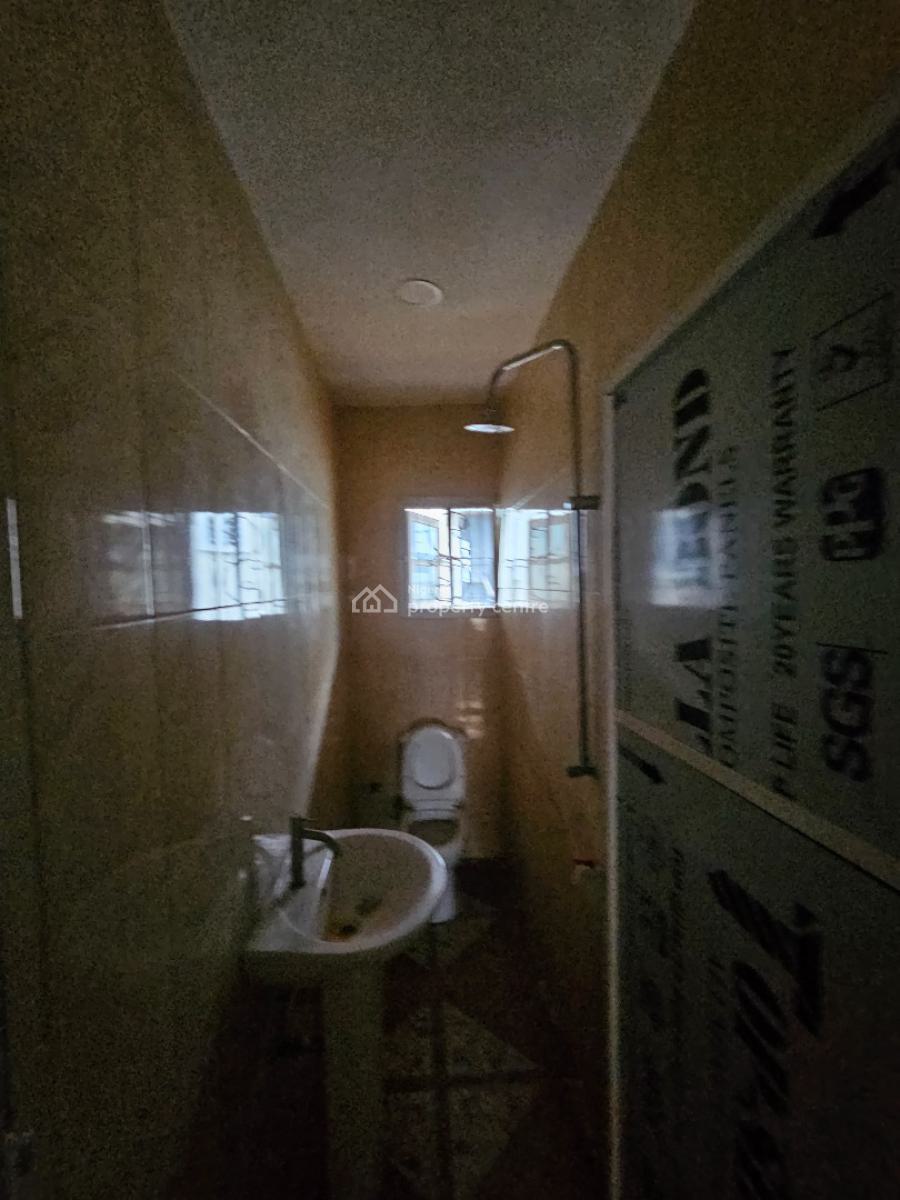 Lovely 3bedrooms Apartment in Upstairs, Thomas Estates, Ajah, Lagos, House for Rent