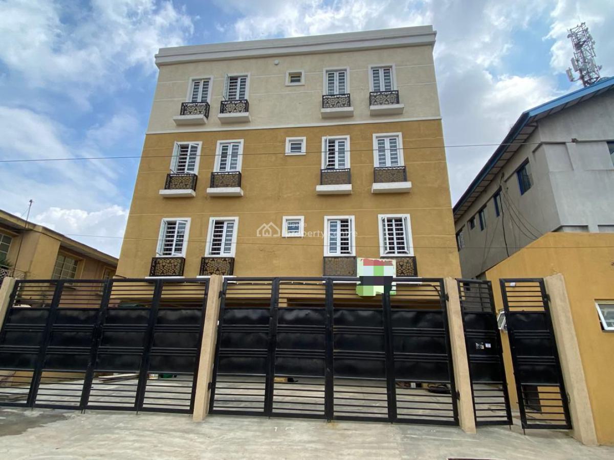 3 Bed All Rooms Ensuite  Fitted Kitchen  Modern Day Pop Ceiling  Pop S, Yaba, Lagos, Flat / Apartment for Sale
