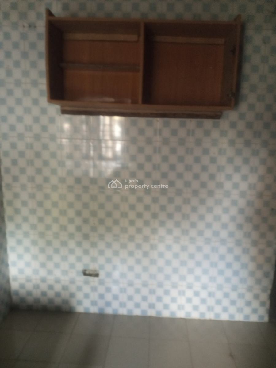 2bedroom, Babs Animashun, Surulere, Lagos, Flat / Apartment for Rent