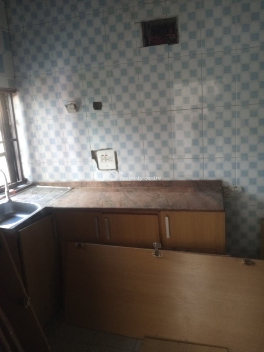 2bedroom, Babs Animashun, Surulere, Lagos, Flat / Apartment for Rent