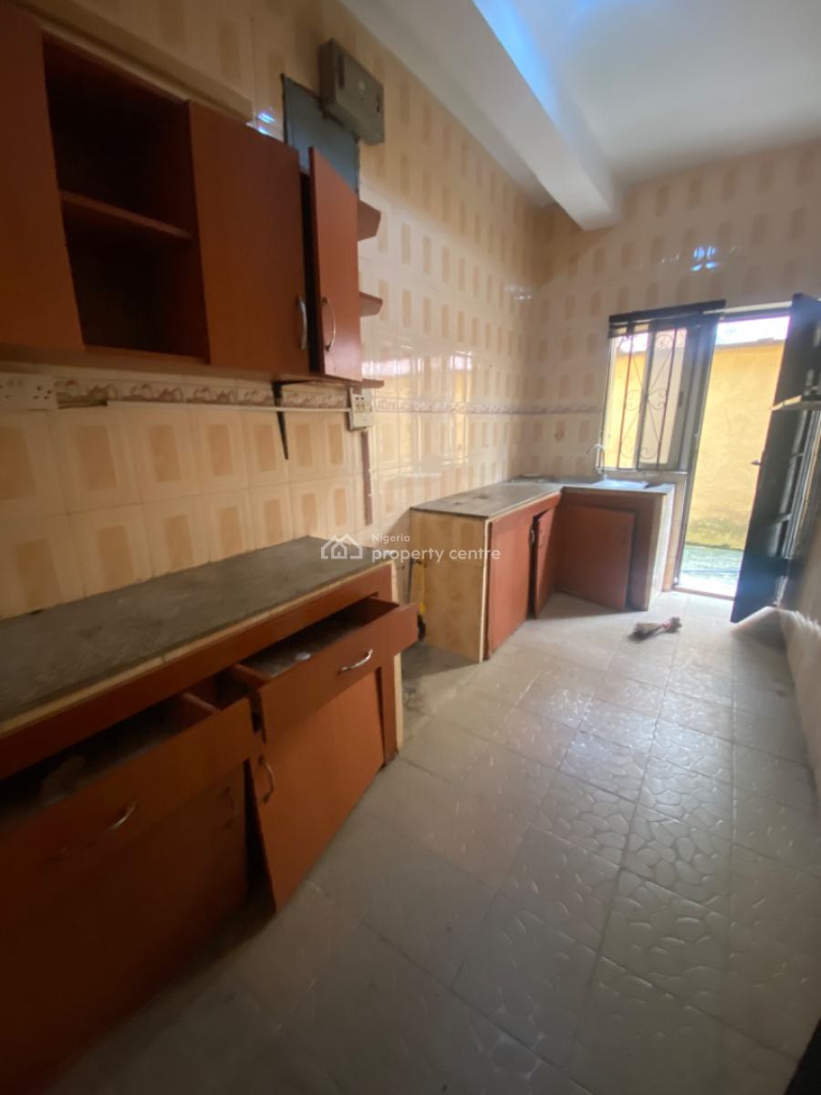 a Room and Parlour Bq at Lekki Phase 1, Off Omorinre Johnson Street Lekki Phase 1, Lekki Phase 1, Lekki, Lagos, Mini Flat (room and Parlour) for Rent