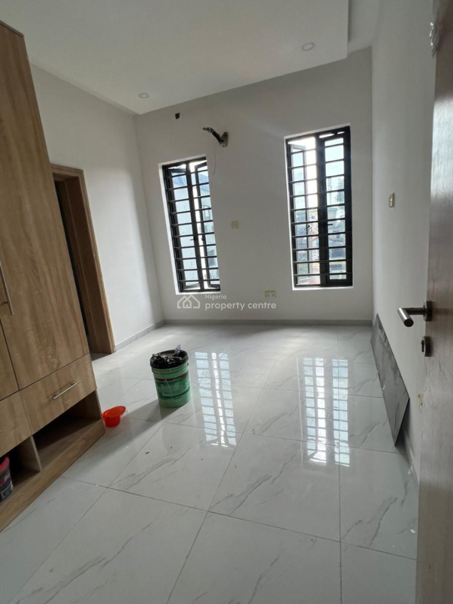 3 Bedroom Contemporary Building, Good Ambiance, Alagomeji, Yaba, Lagos, Flat / Apartment for Sale