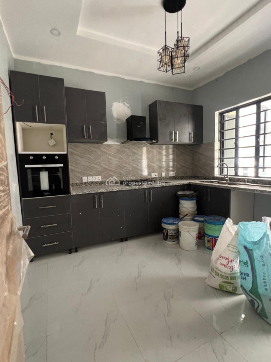 3 Bedroom Contemporary Building, Good Ambiance, Alagomeji, Yaba, Lagos, Flat / Apartment for Sale