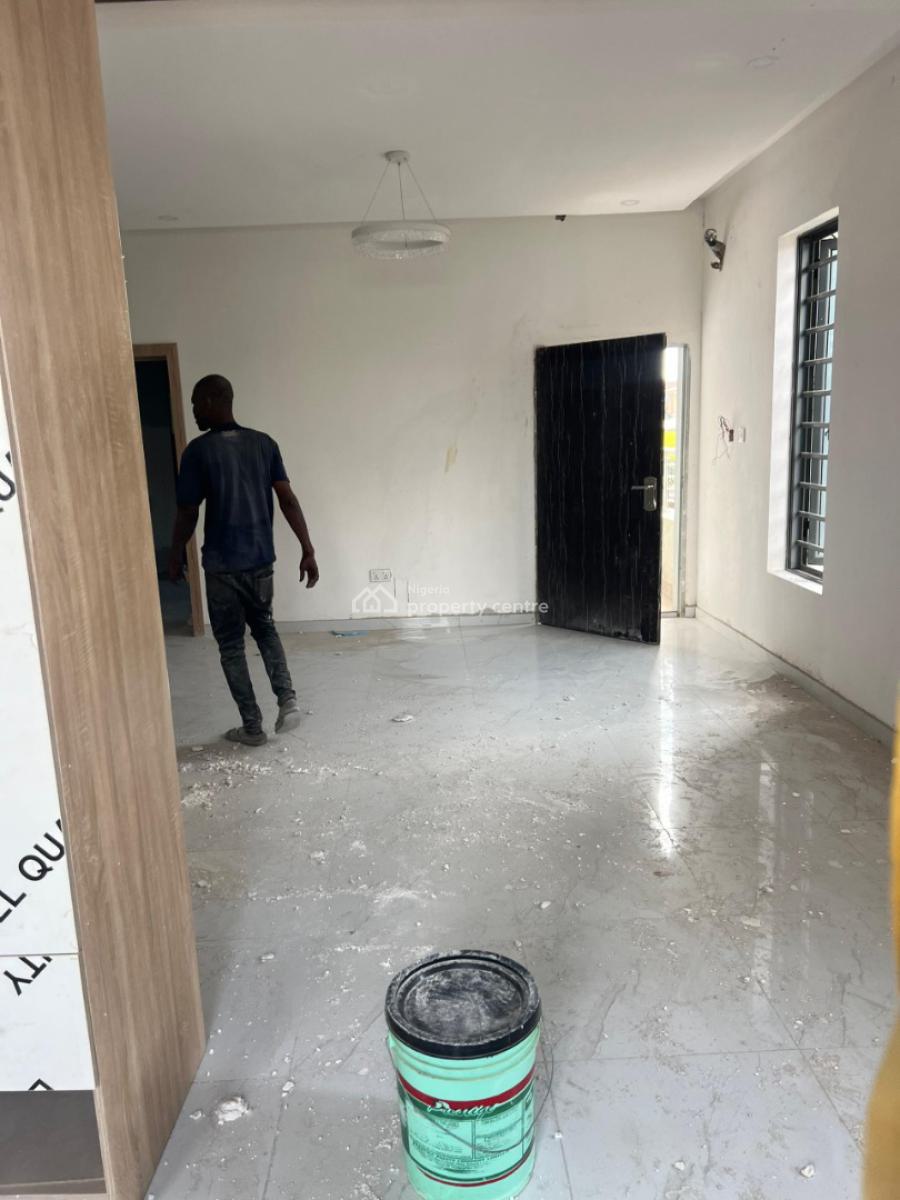 3 Bedroom Contemporary Building, Good Ambiance, Alagomeji, Yaba, Lagos, Flat / Apartment for Sale