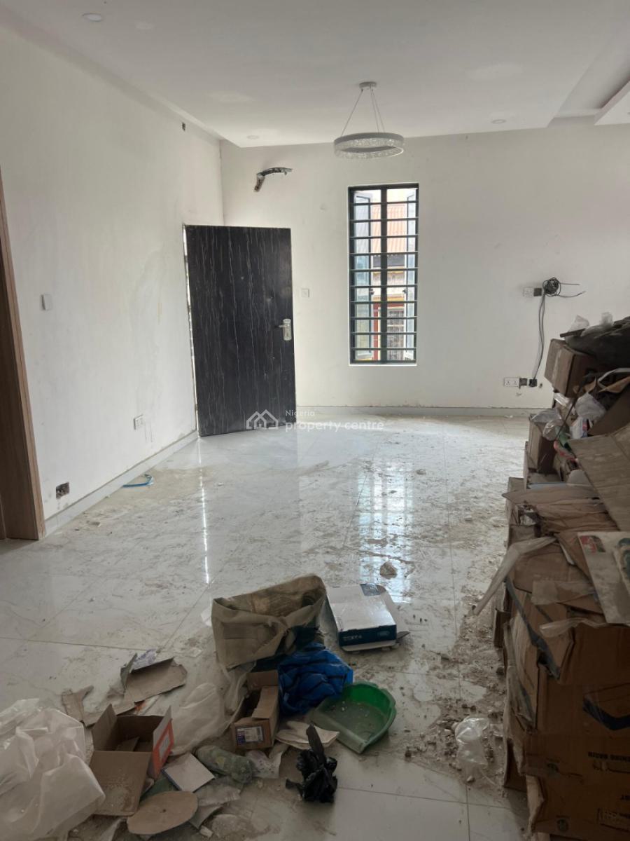 3 Bedroom Contemporary Building, Good Ambiance, Alagomeji, Yaba, Lagos, Flat / Apartment for Sale