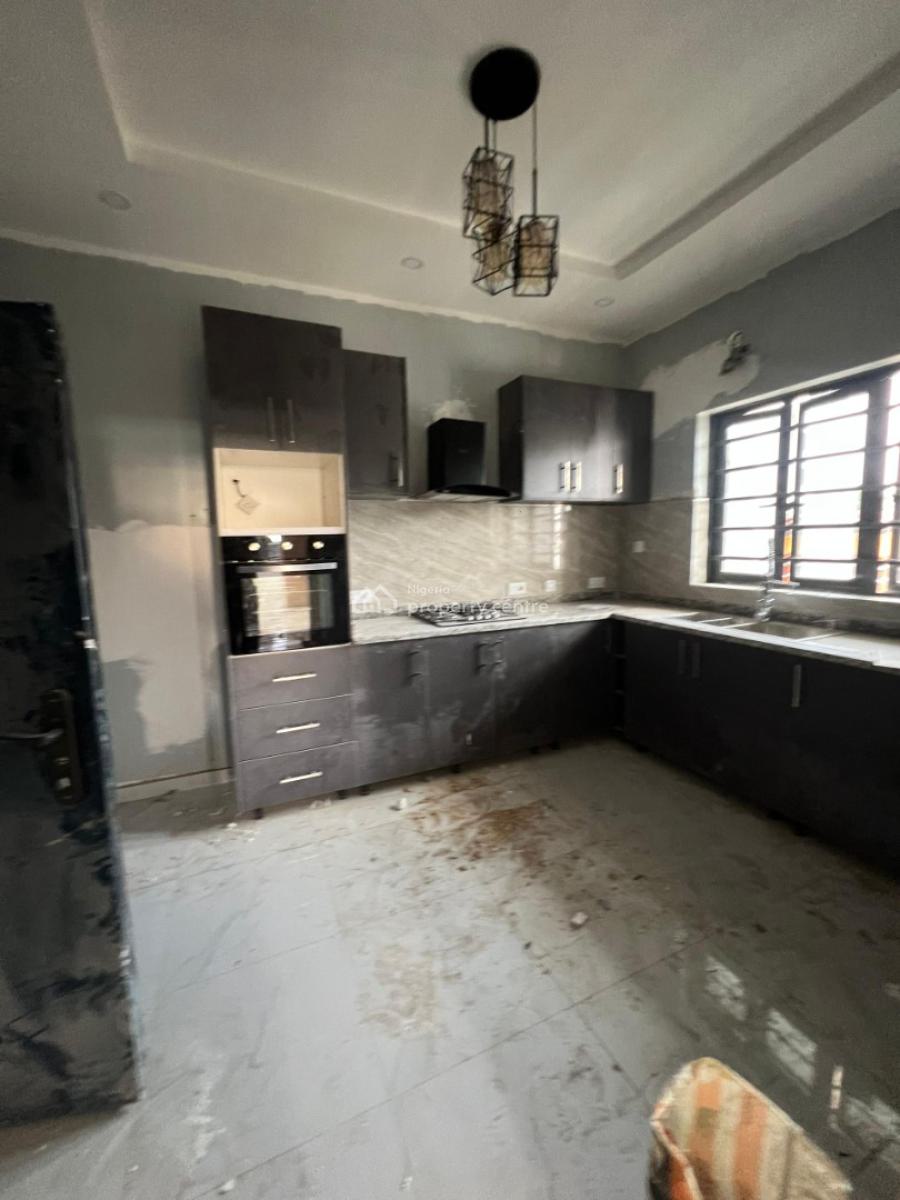 3 Bedroom Contemporary Building, Good Ambiance, Alagomeji, Yaba, Lagos, Flat / Apartment for Sale