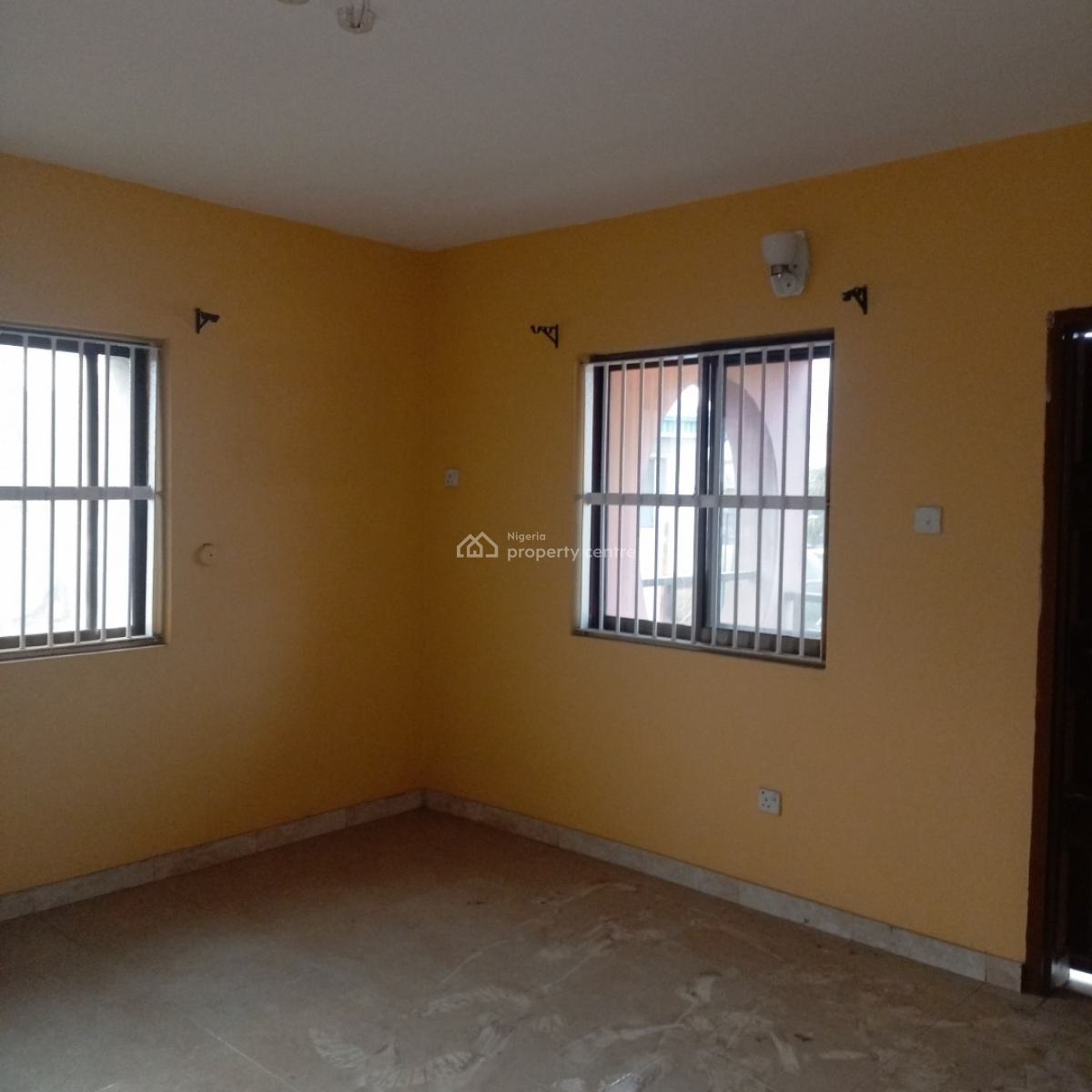 Nice and Well Maintained Massive 5bedroom Flat Upstairs, Ilasamaja, Mushin, Lagos, Flat / Apartment for Rent