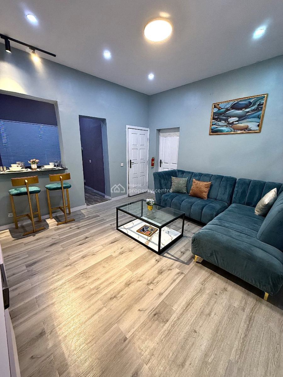 1 King Bed &parlor 24/7 Ac Wifi Netflix, Taiwo Ishola Street, Lekki Phase 1, Lekki, Lagos, Mini Flat (room and Parlour) Short Let