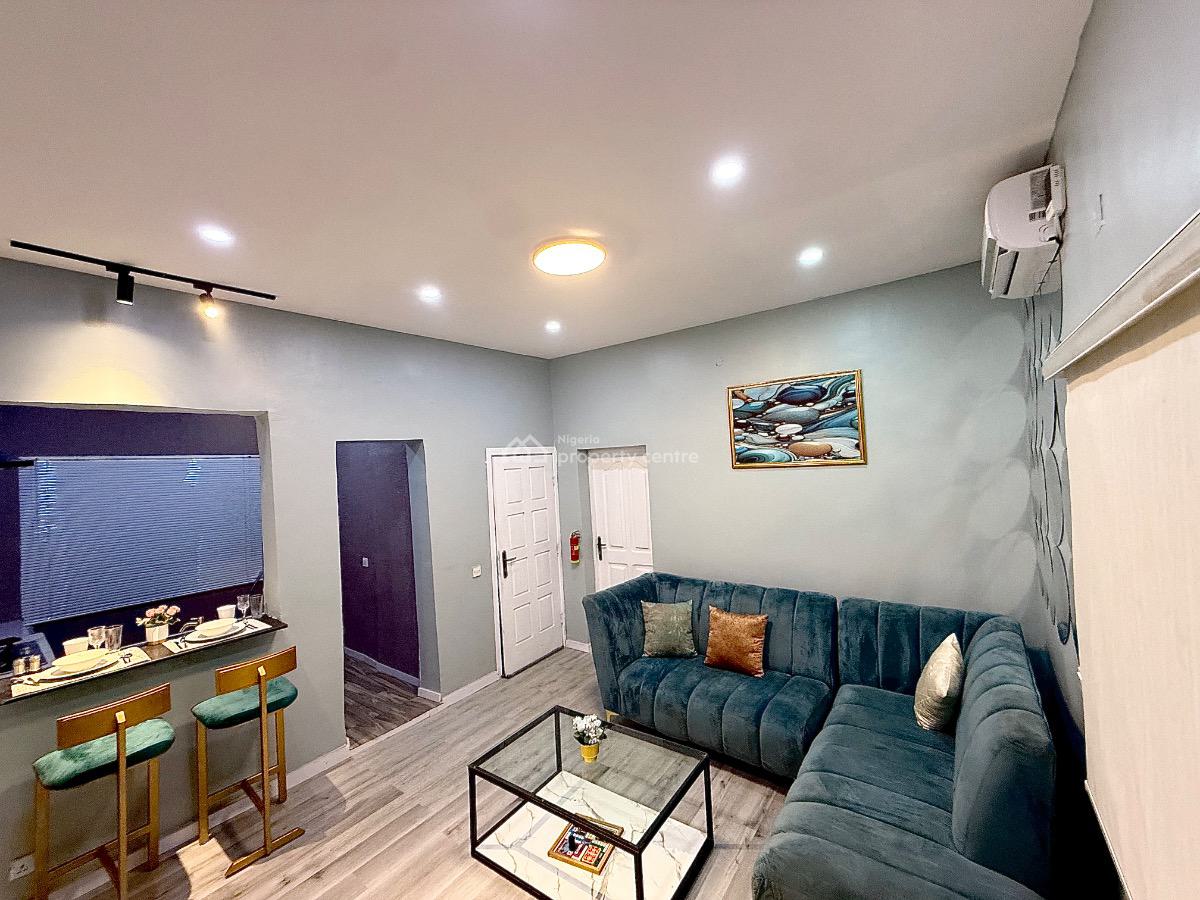 1 King Bed &parlor 24/7 Ac Wifi Netflix, Taiwo Ishola Street, Lekki Phase 1, Lekki, Lagos, Mini Flat (room and Parlour) Short Let