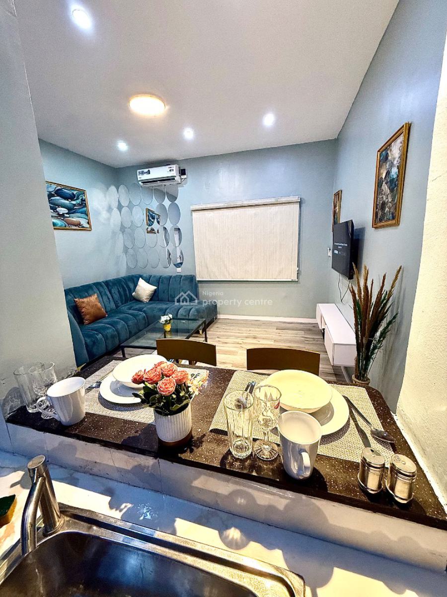 1 King Bed &parlor 24/7 Ac Wifi Netflix, Taiwo Ishola Street, Lekki Phase 1, Lekki, Lagos, Mini Flat (room and Parlour) Short Let