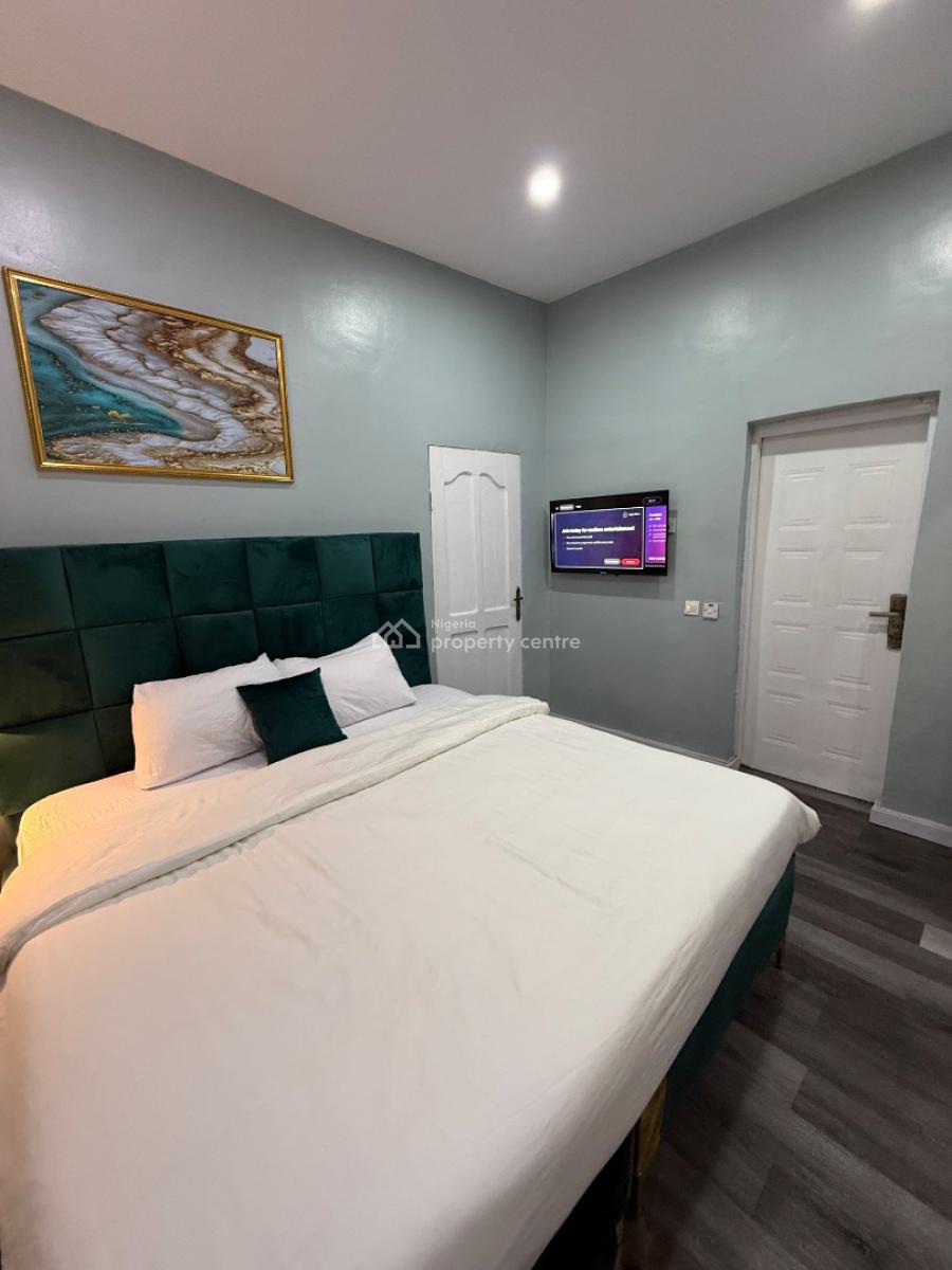 1 King Bed &parlor 24/7 Ac Wifi Netflix, Taiwo Ishola Street, Lekki Phase 1, Lekki, Lagos, Mini Flat (room and Parlour) Short Let