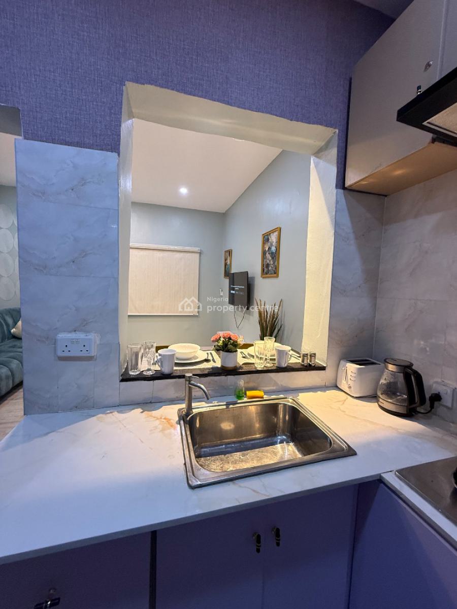1 King Bed &parlor 24/7 Ac Wifi Netflix, Taiwo Ishola Street, Lekki Phase 1, Lekki, Lagos, Mini Flat (room and Parlour) Short Let