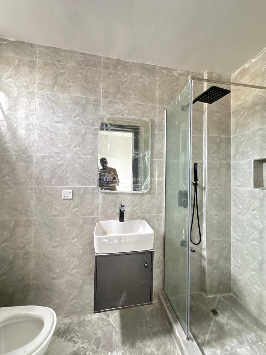 Spacious 2 Bedroom Apartment with Elevator, Pool and Gym, Lekki Phase 1, Lekki, Lagos, Block of Flats for Sale