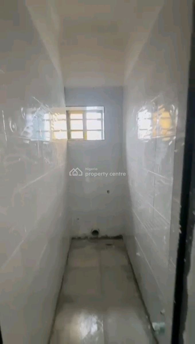 a Standard Miniflat  at Off Abiodun Street, Shomolu with Pop, 2 Toilet, Off Abiodun Street, Shomolu, Lagos, Mini Flat (room and Parlour) for Rent