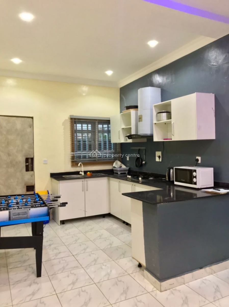 Fully Furnished 2 Bedroom Apartment, Wasimi Primary Health Centre- Maryland Ikeja., Maryland, Lagos, Flat / Apartment for Rent