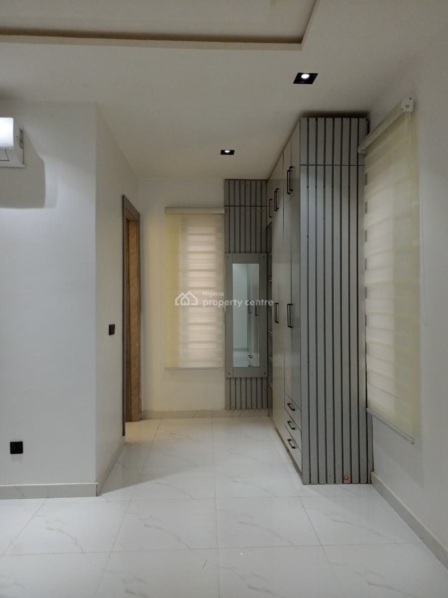 2 Bedrooms Fully Furnished Apartment Plus a Room Bq, Lekki Phase 1, Lekki, Lagos, Flat / Apartment for Sale