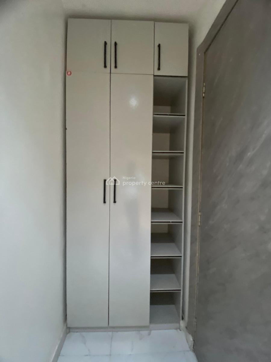 Fully Serviced Spacious 2 Bedroom Partly Furnished Apartment, Freedom Way, Lekki Phase 1, Lekki, Lagos, Flat / Apartment for Sale