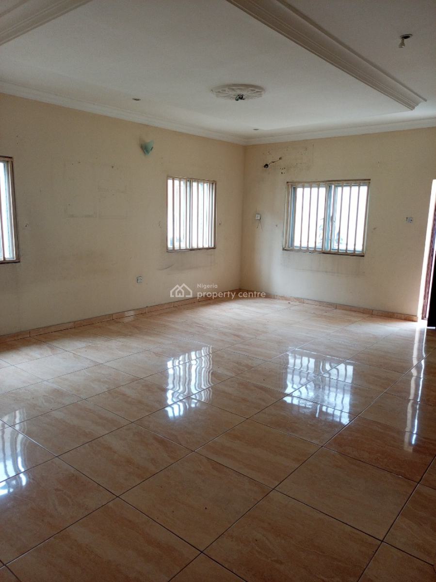 Spacious 3bedroom Upstairs with Dining Area, Conservation Center, Lekki, Lagos, Flat / Apartment for Rent