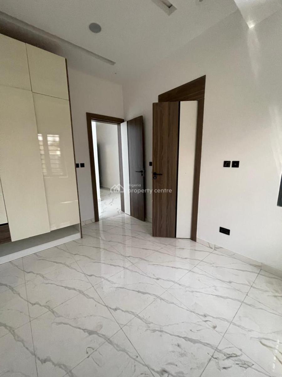3  Bedroom Apartment, Lekki Phase 1, Lekki, Lagos, Flat / Apartment for Sale
