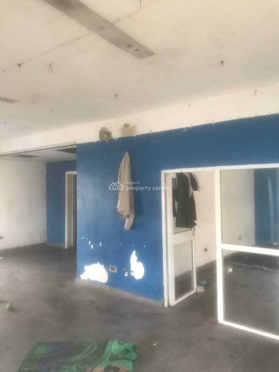 Massive Commercial Property in a Prime Location, Victoria Island (vi), Lagos, Commercial Property for Rent