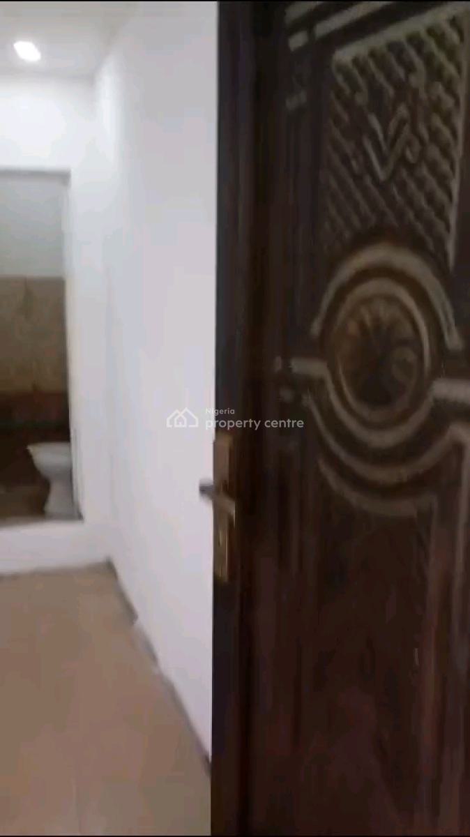 Executive Super Decent and Standard Upstairs Room Self Contain, Alagomeji, Yaba, Lagos, Self Contain (single Rooms) for Rent