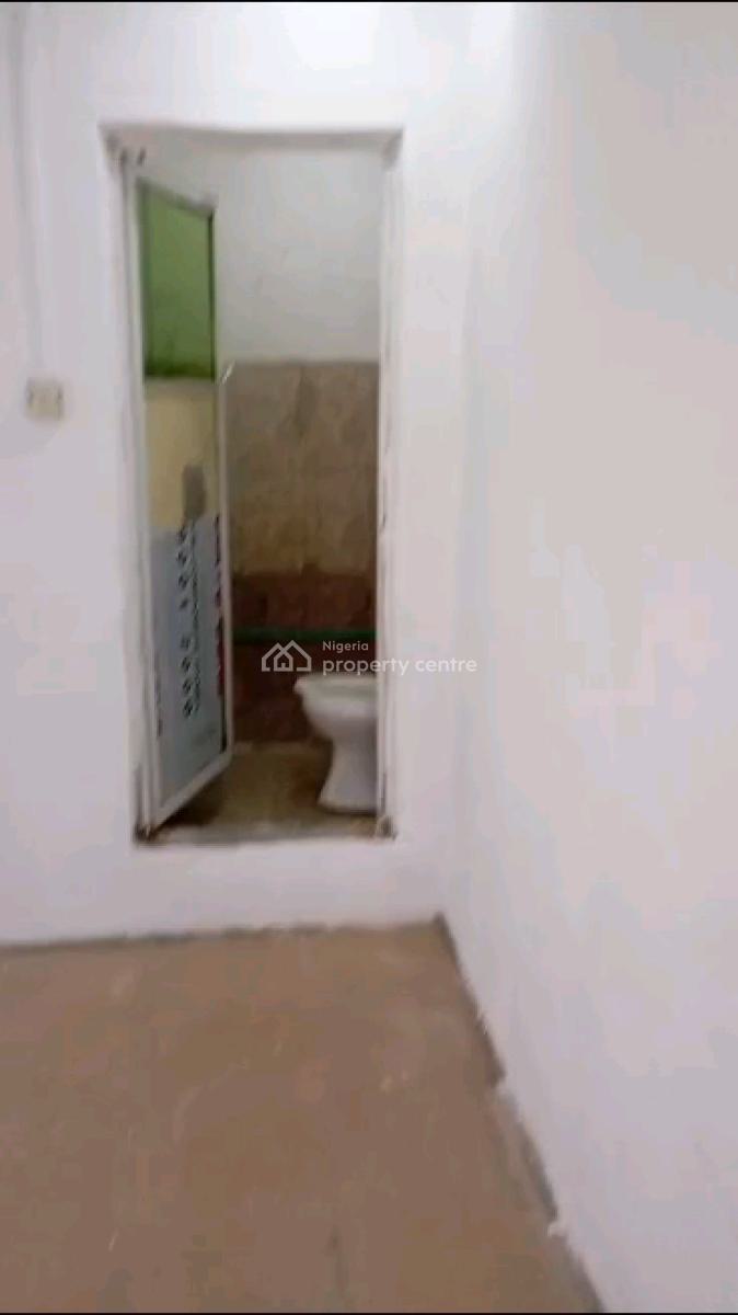 Executive Super Decent and Standard Upstairs Room Self Contain, Alagomeji, Yaba, Lagos, Self Contain (single Rooms) for Rent