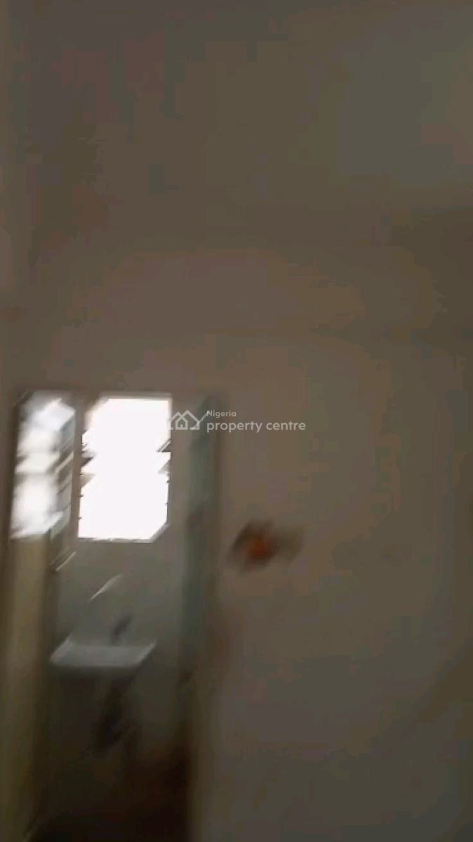 Standard and Executive  Two Bedroom Flat, Ondo Street, Adekunle, Yaba, Lagos, Flat / Apartment for Rent