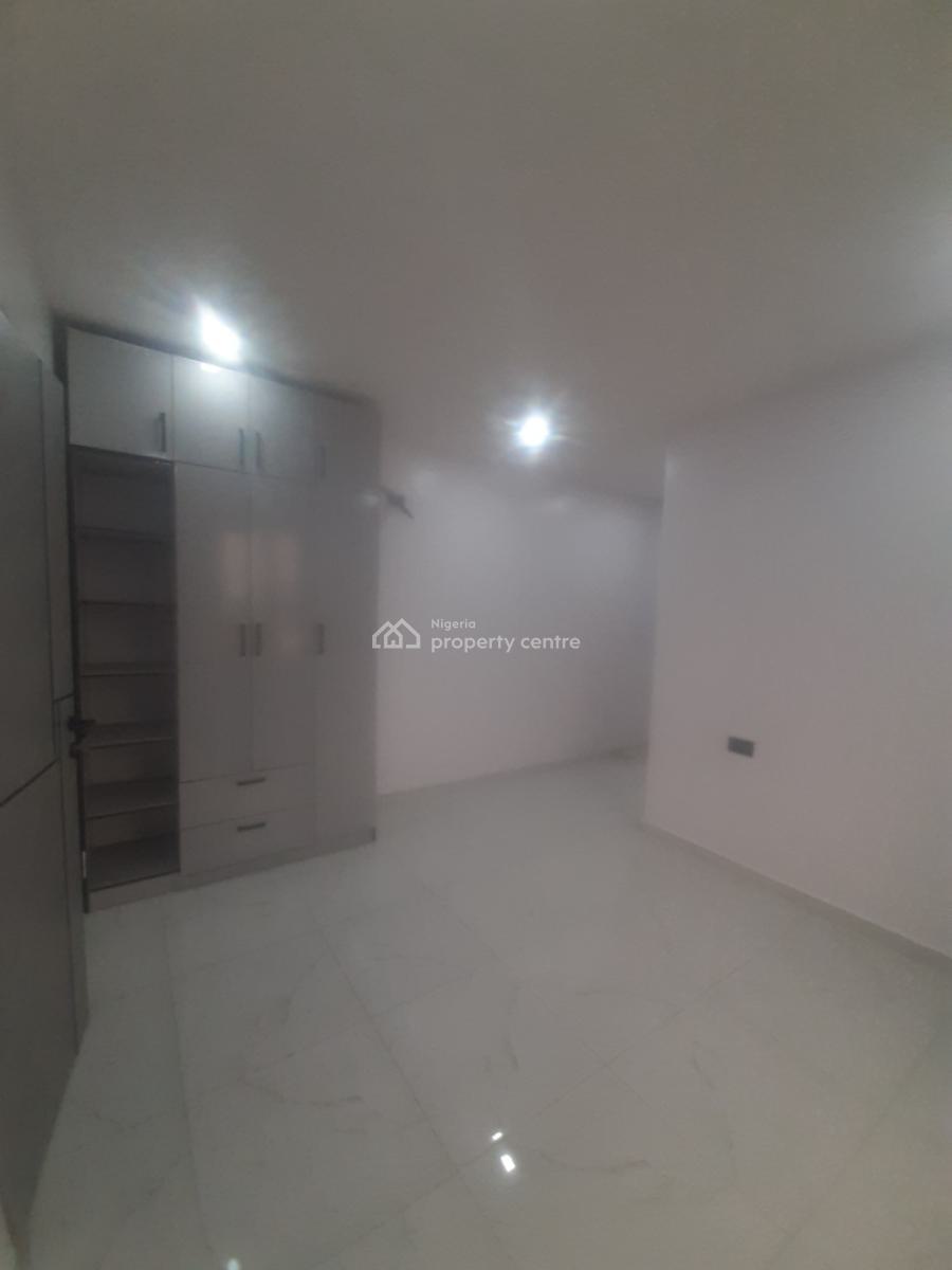 Newly Built and Serviced with 24/7 Power Supply 3 Bedroom En-suite Flat, Lekki Phase 1, Lekki, Lagos, Flat / Apartment for Rent