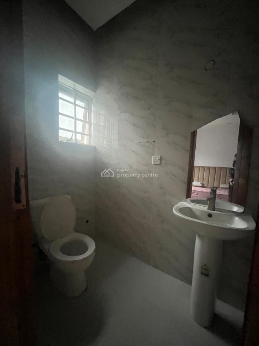 Well Maintained 2 Bedroom Flat, Orchid Road, Lekki, Lagos, Flat / Apartment for Rent