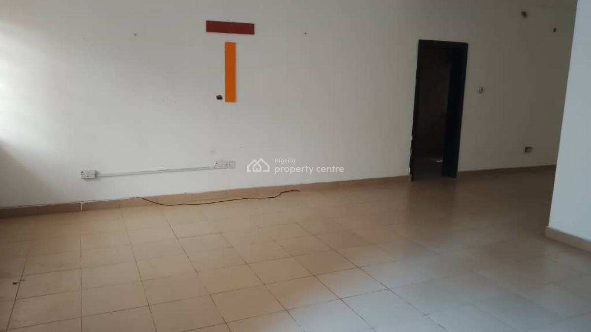 Spacious 3 Bedroom Apartment, Off Spg Road, Ologolo, Lekki, Lagos, Flat / Apartment for Rent