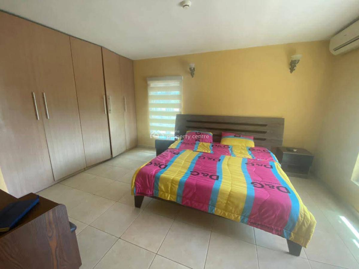 Standard Ensuit 3 Bedroom Apartment Upstairs with Bq/ Etc/, Bourdilon, Ikoyi, Lagos, Flat / Apartment for Rent