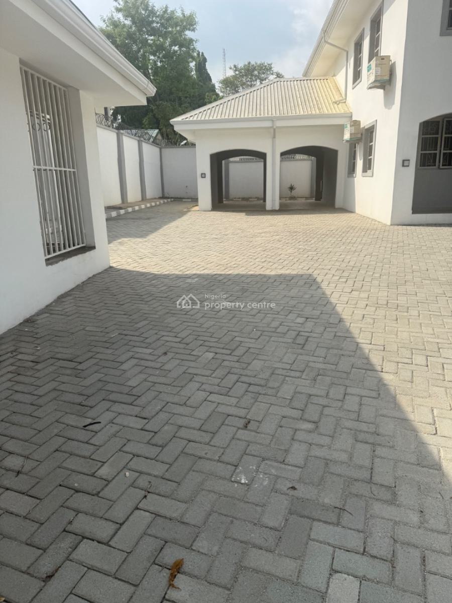 8 Bedrooms Villa and a Bungalow, Maitama District, Abuja, Detached Duplex for Sale