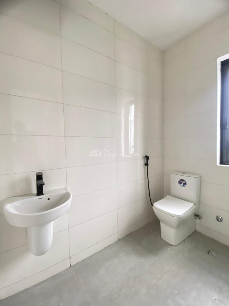 Fully Serviced Spacious 2 Bedroom Apartment with Bq, Off Freedom Way, Lekki Phase 1, Lekki, Lagos, Flat / Apartment for Sale