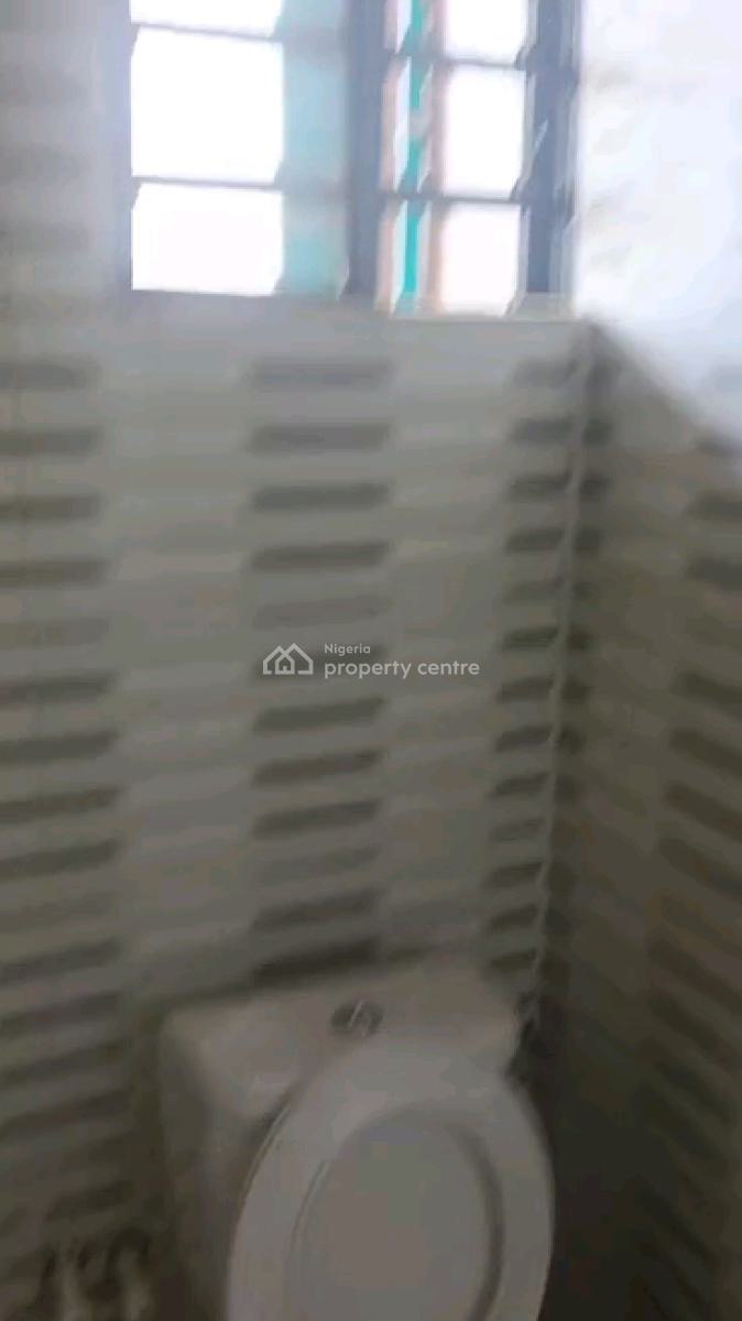 Mini Flat  2 Toilet and Bathroom, Adekunle, Yaba, Lagos, Mini Flat (room and Parlour) for Rent