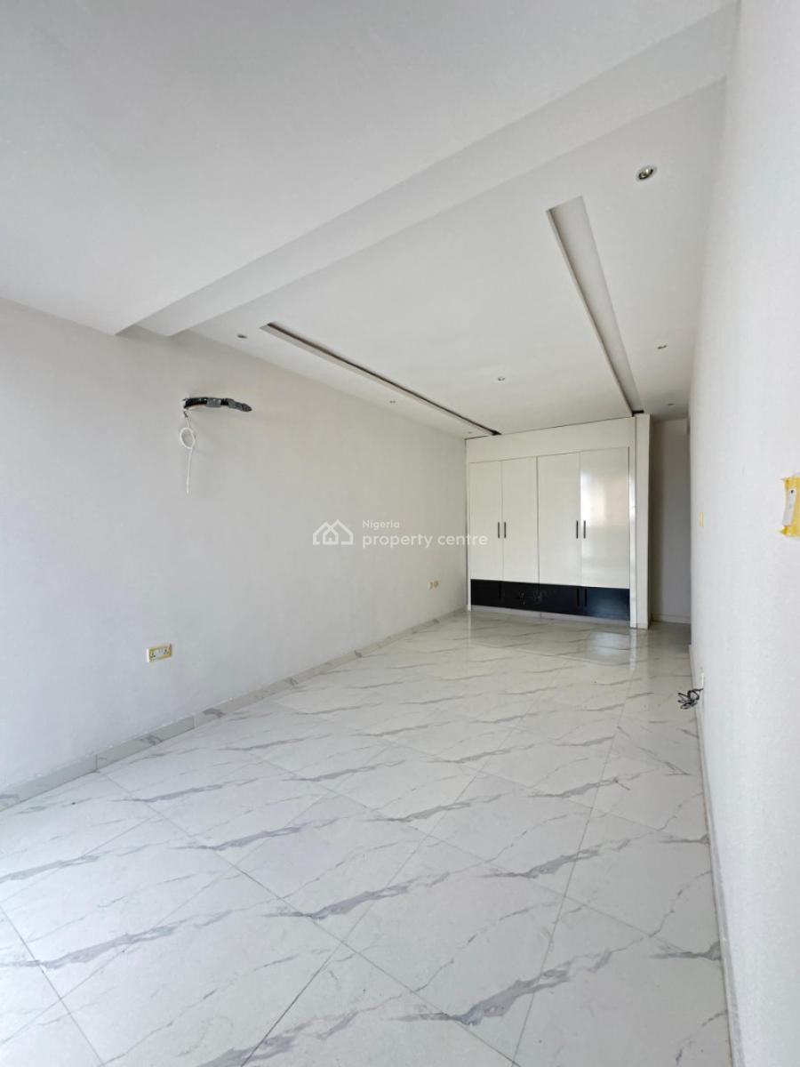 Chic 2 Bedroom Apartment with Elevator,pool&gym in a Secured Location, Lekki Phase 1, Lekki, Lagos, Flat / Apartment for Sale