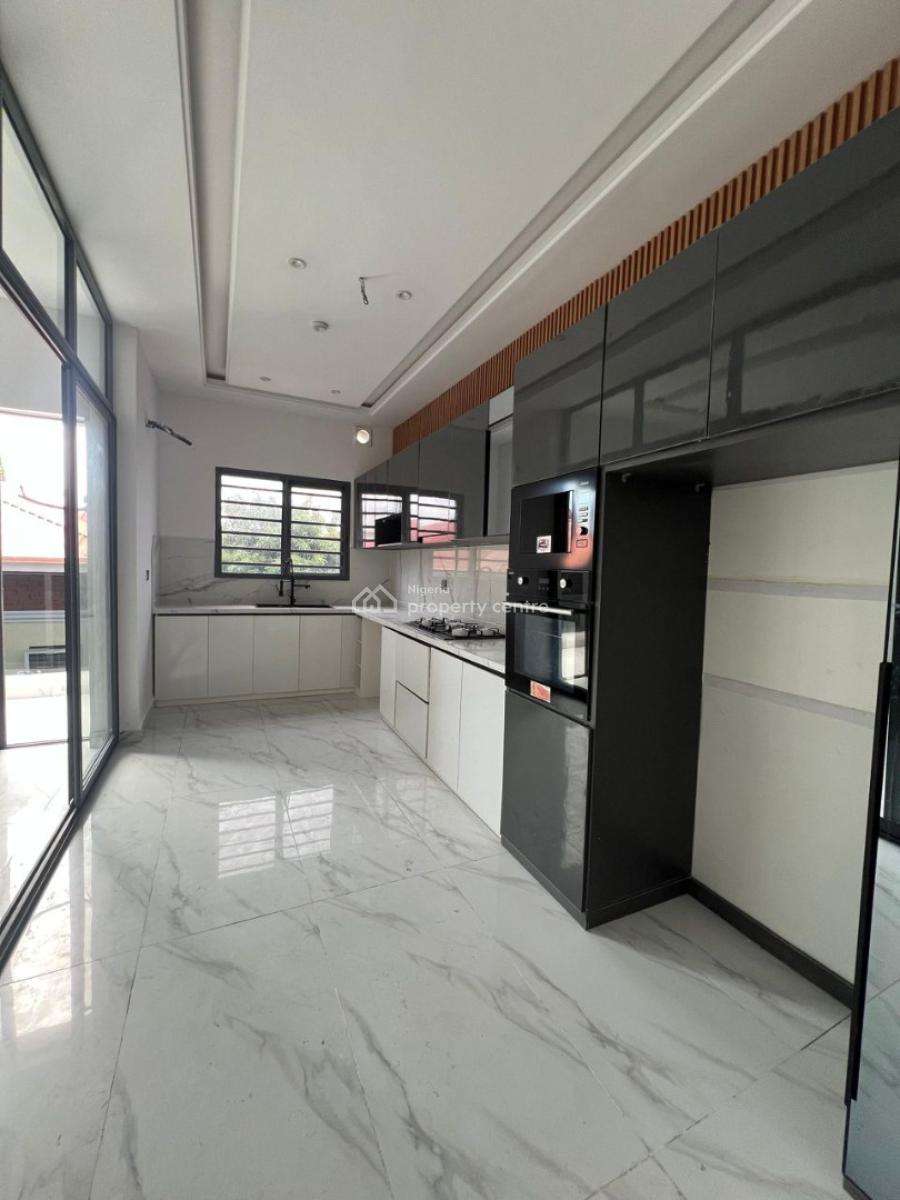 2bedroom Apartment, Lekki Phase 1, Lekki, Lagos, Flat / Apartment for Sale