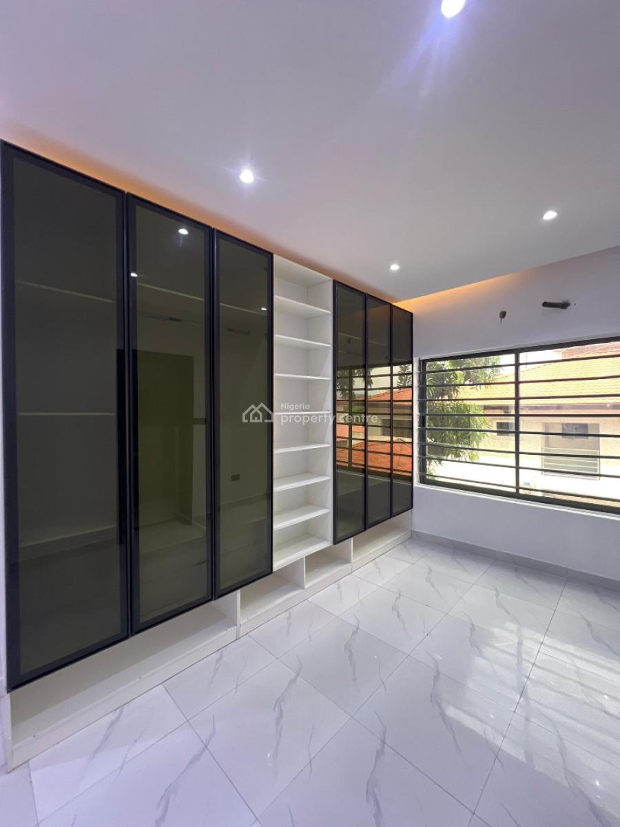 Very Serene 2 Bedroom Apartment with Elevator, Lekki Phase 1, Lekki, Lagos, Flat / Apartment for Sale