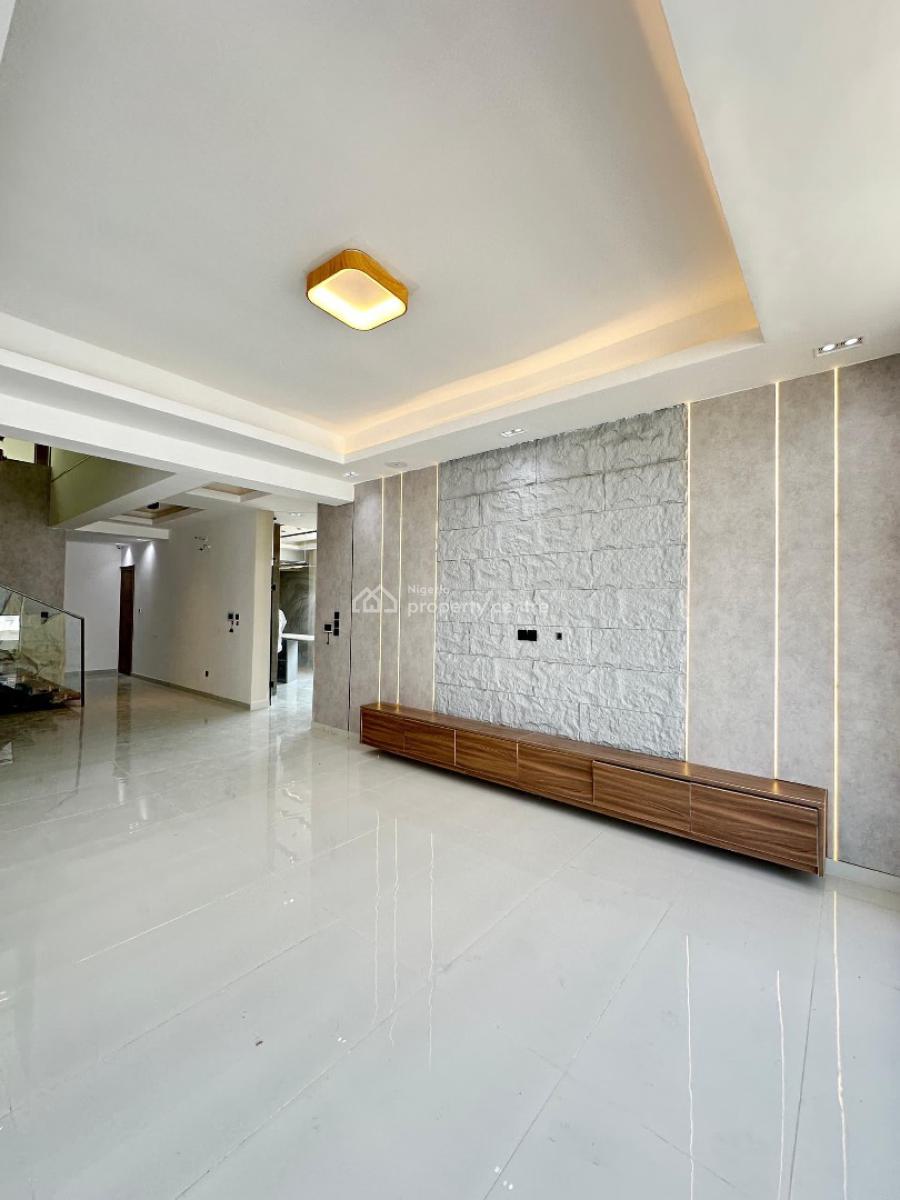 Refined Living; 4-bedroom Maisonette with Bq, Pool & Gym Access, Lekki Phase 1, Lekki, Lagos, Flat / Apartment for Sale