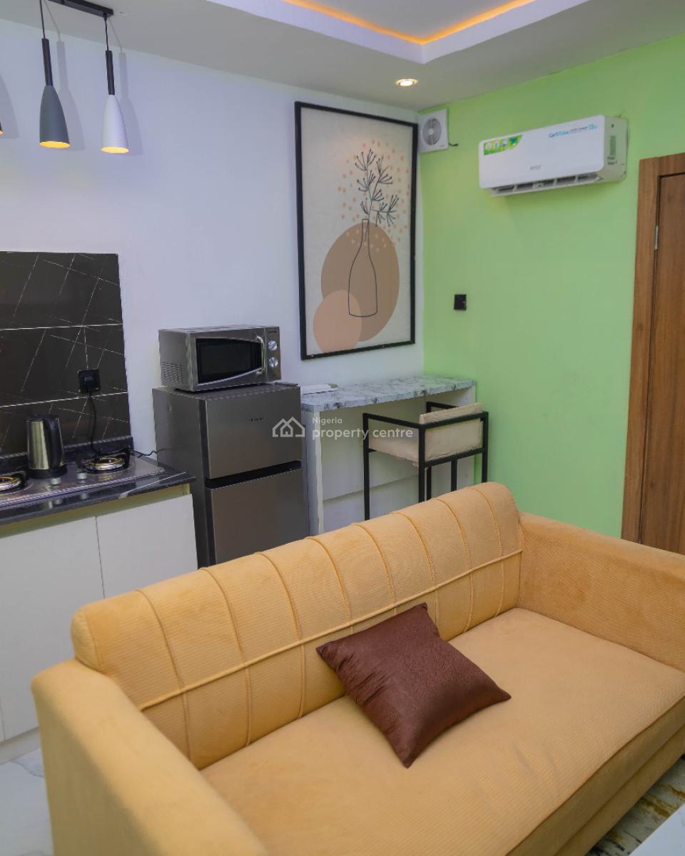 Modern 1-bedroom Luxury Apartment in Surulere -- Comfort Meets Convenie, Surulere, Lagos, Flat / Apartment Short Let