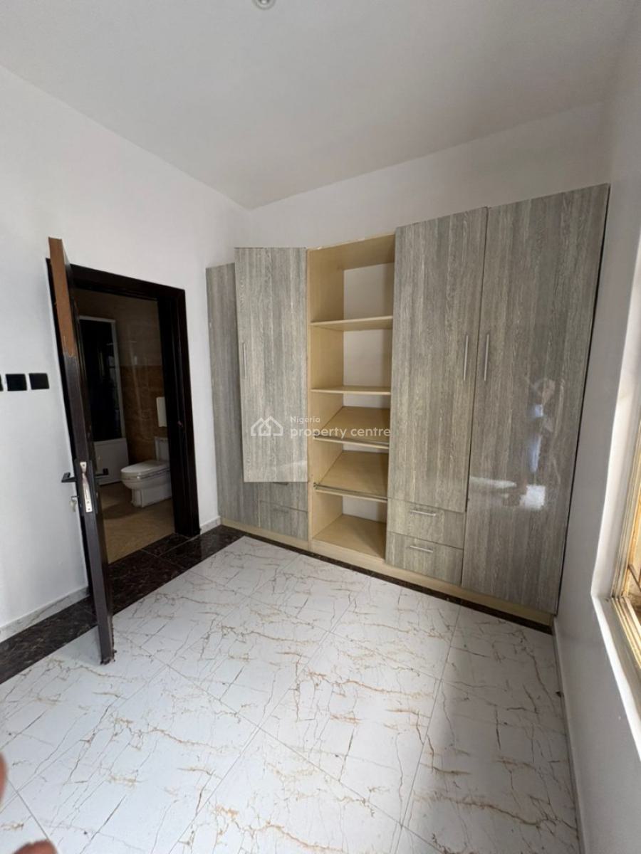 Massive Masters Bedroom with Fully Fitted Kitchen & Balcony, Chevron, Bera Estate, Lekki Expressway, Lekki, Lagos, Self Contain (single Rooms) for Rent