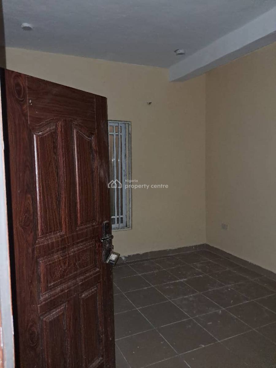 Spacious 2-bedroom Flat on 2nd-floor, New Road Alpha Beach, Chevron, Lekki, Lagos, Flat / Apartment for Rent