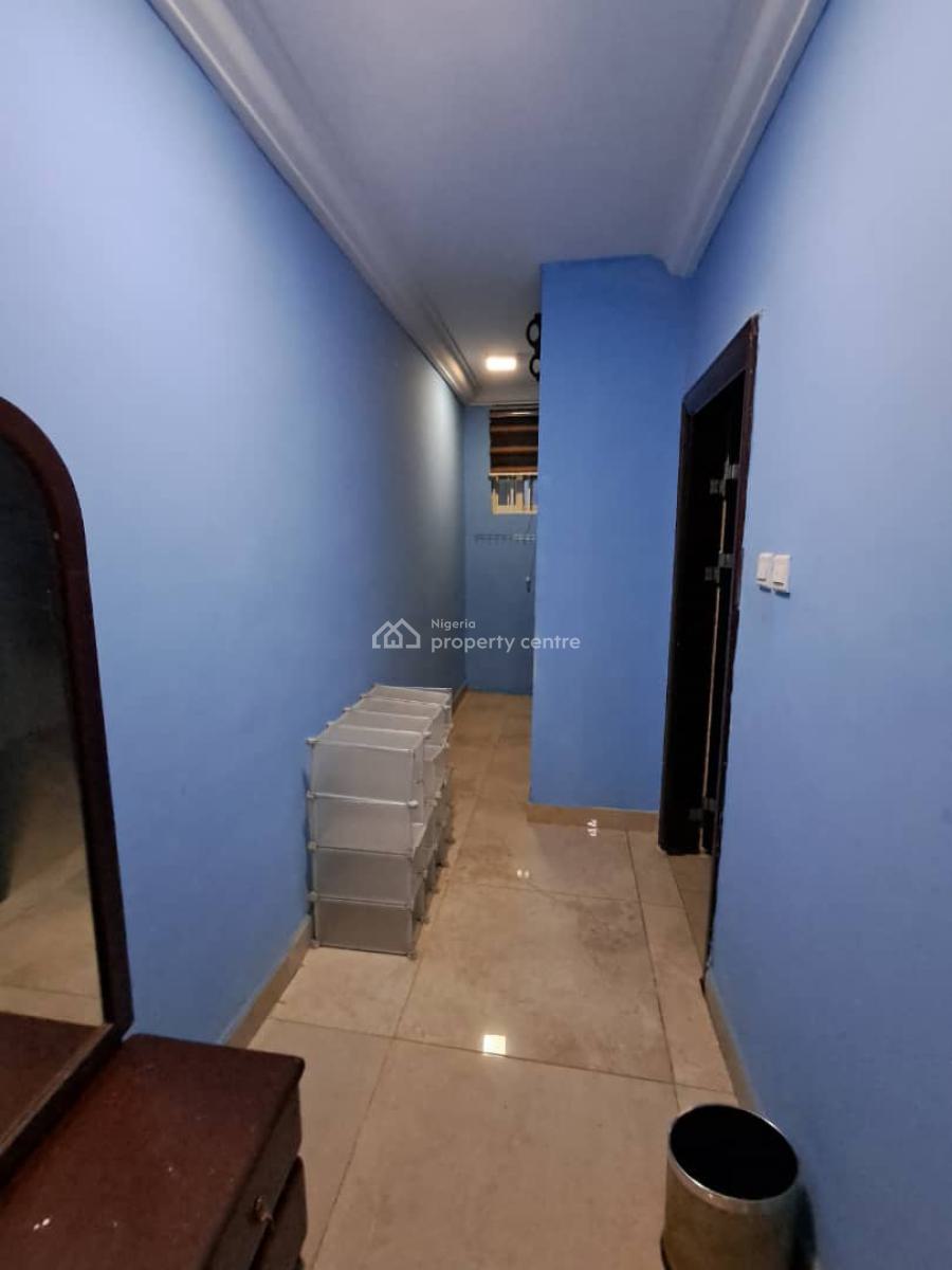 Partially Furnished Spacious Master Bedroom in Shared Apartment, Alpha Beach Chevron, Lekki, Lagos, Flat / Apartment for Rent