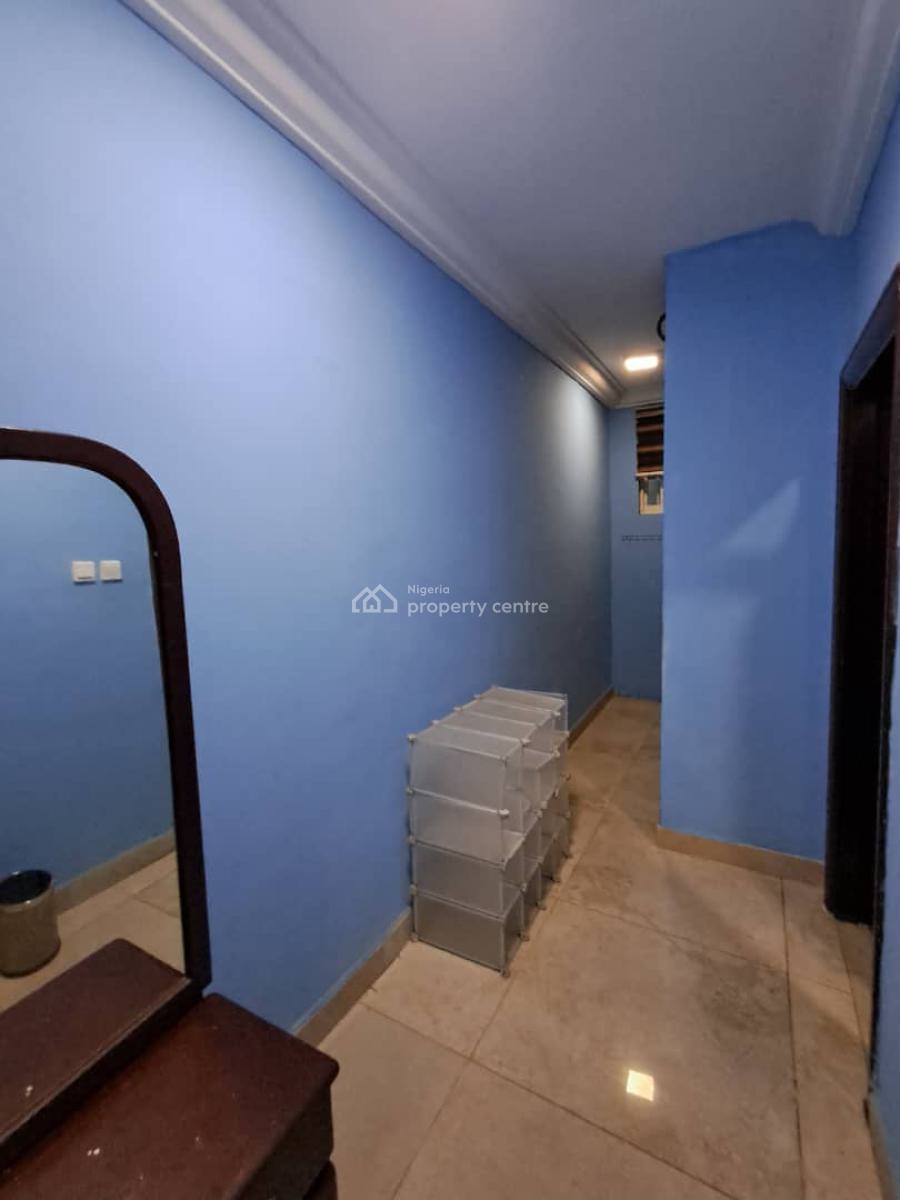 Partially Furnished Spacious Master Bedroom in Shared Apartment, Alpha Beach Chevron, Lekki, Lagos, Flat / Apartment for Rent